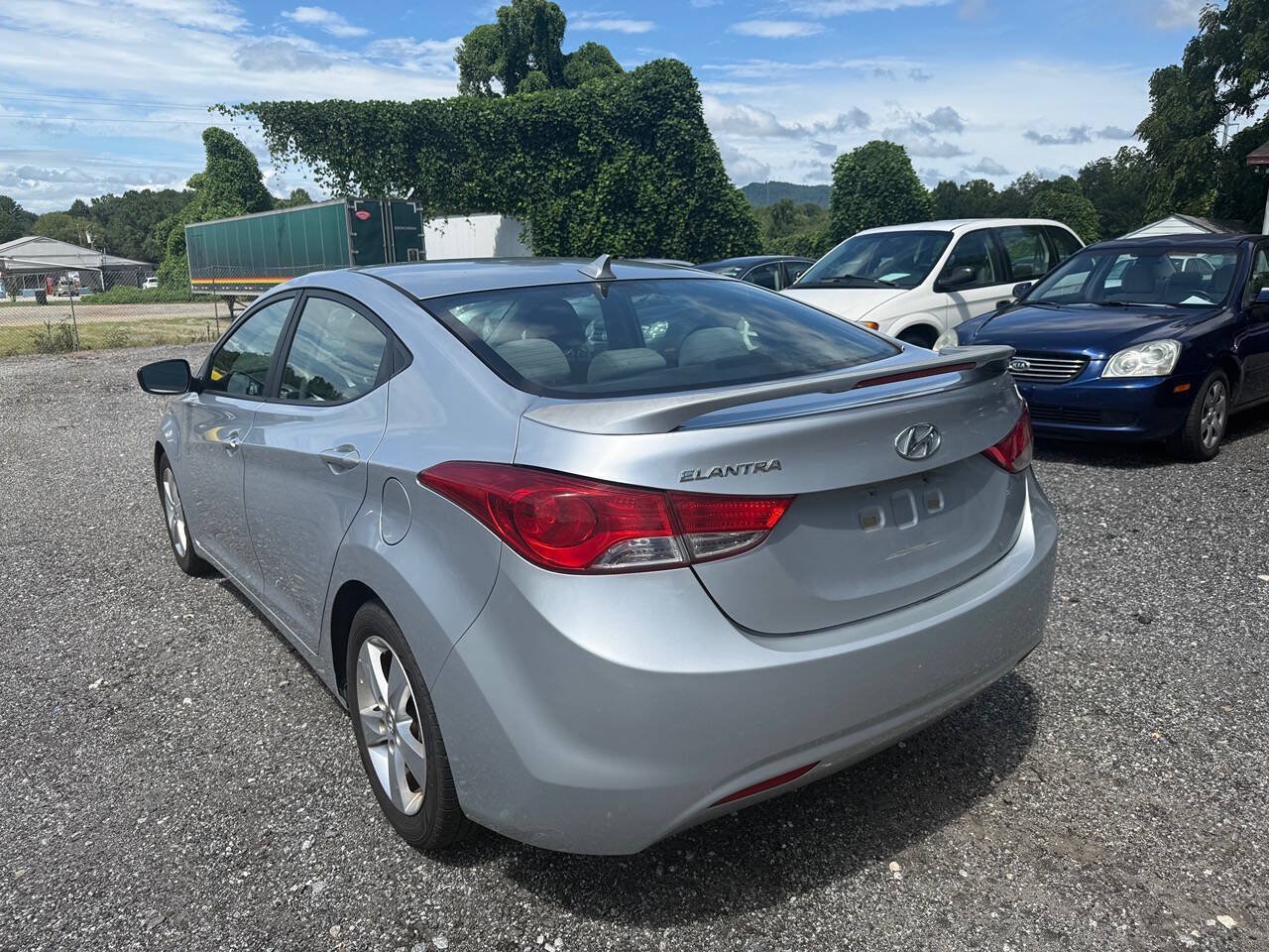 Used 2013 Hyundai Elantra GLS w/ Preferred Pkg FWD image 10
