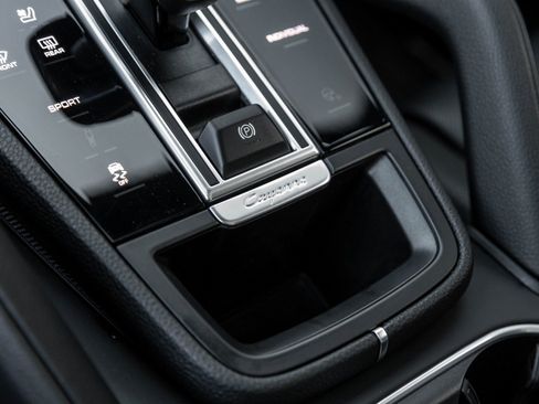 Used 2022 Porsche Cayenne Platinum Edition image 27