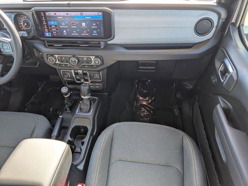 Used 2025 Jeep Gladiator Sport AWD/4WD image 29