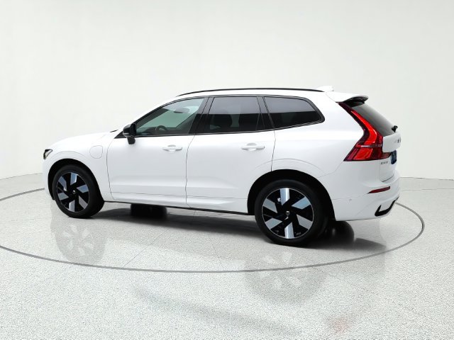 Used 2024 Volvo XC60 T8 Plus w/ Climate Package AWD/4WD image 3