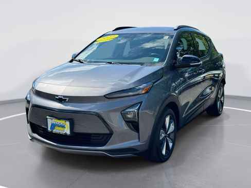 Used 2022 Chevrolet Bolt EUV LT w/ Convenience Package image 3