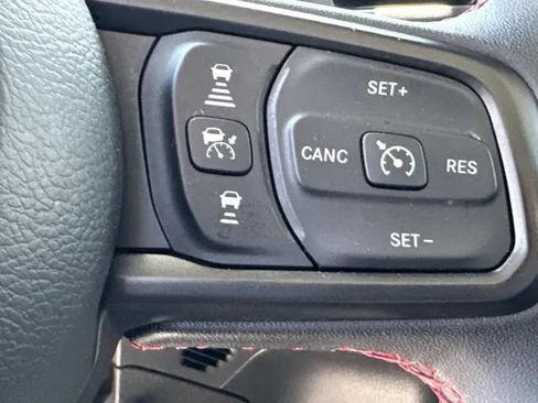 Used 2025 Jeep Wrangler Unlimited Rubicon AWD/4WD image 33