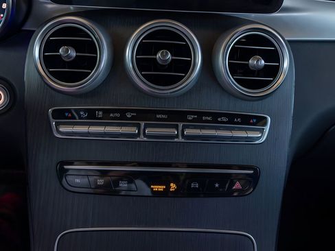 Used 2022 Mercedes-Benz GLC 300 4MATIC image 24