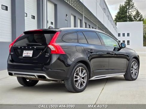 Used 2016 Volvo V60 T5 Cross Country image 8