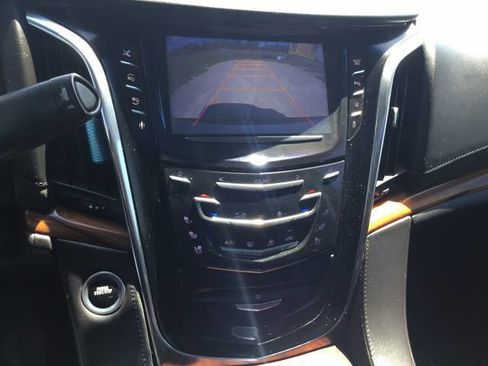 Used 2015 Cadillac Escalade Premium AWD/4WD image 18