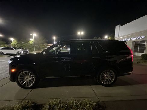 Used 2022 Cadillac Escalade Premium Luxury w/ Performance Package image 2