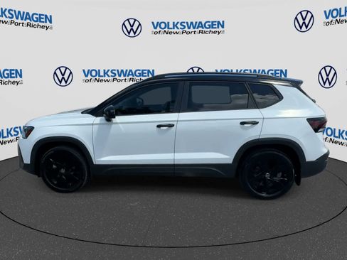 Used 2025 Volkswagen Taos SE FWD image 5
