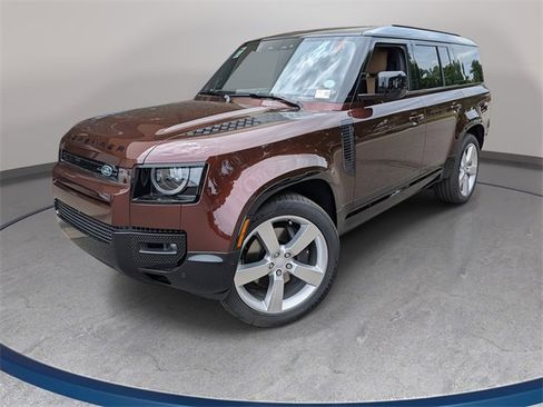 New 2025 Land Rover Defender 130 X-Dynamic SE image 4