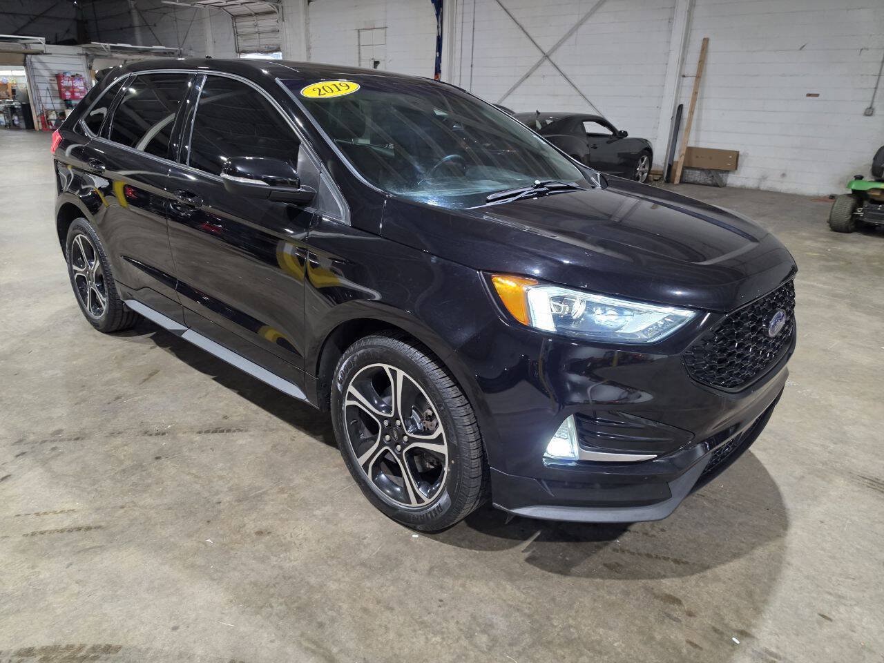 Used 2019 Ford Edge ST w/ Convenience Package AWD/4WD image 17