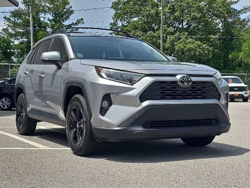 Used 2019 Toyota RAV4 XLE w/ Convenience Package FWD image 7