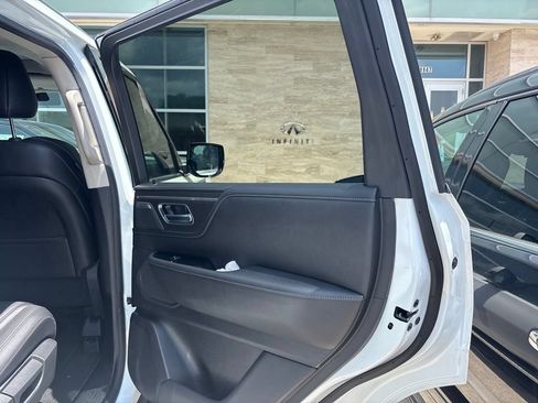 Certified 2025 INFINITI QX80 Pure RWD image 7