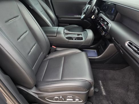 Certified 2026 Hyundai Palisade Calligraphy FWD image 13