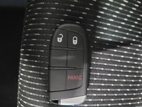 Used 2016 Dodge Journey SE image 32