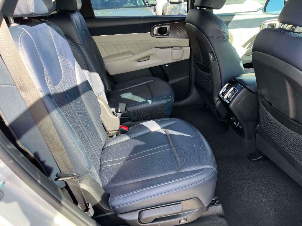 Used 2023 Kia Sorento SX Prestige w/ Panoramic Sunroof Package AWD/4WD image 10