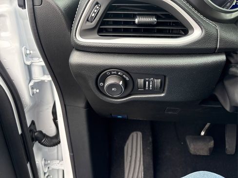 New 2026 Chrysler Pacifica Select image 15