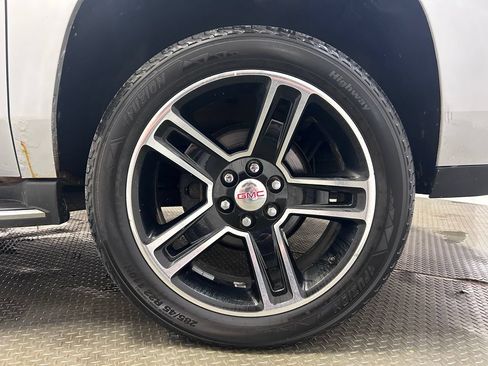 Used 2016 GMC Yukon XL SLT w/ Open Road Package AWD/4WD image 32