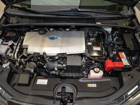 Used 2021 Toyota Prius LE image 17