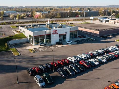 Used 2020 GMC Terrain SLT w/ Preferred Package AWD/4WD image 2