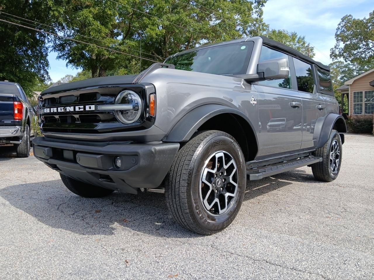 Used 2023 Ford Bronco Outer Banks AWD/4WD image 2