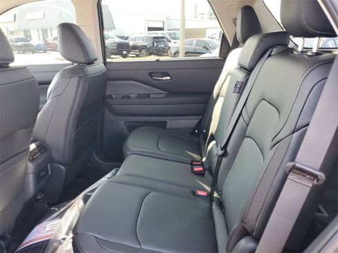 New 2025 Nissan Pathfinder SL w/ Black Appearance Package image 5