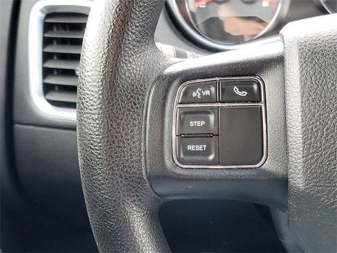 Used 2013 Dodge Avenger SE image 16