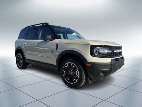 New 2025 Ford Bronco Sport Outer Banks w/ Outer Banks Tech Package+ AWD/4WD image 2