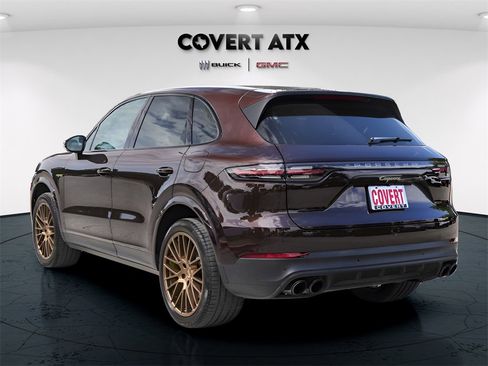 Used 2022 Porsche Cayenne Platinum Edition image 5