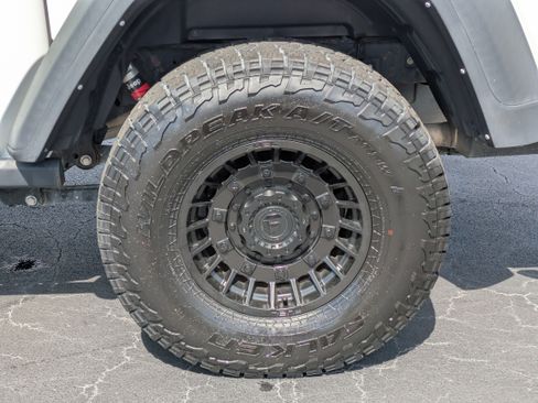 Used 2021 Jeep Gladiator Rubicon w/ LED Lighting Group AWD/4WD image 10