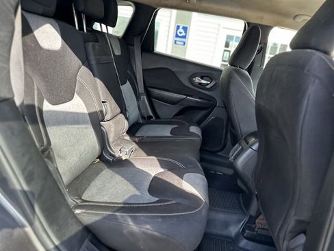 Used 2014 Jeep Cherokee Latitude FWD image 13