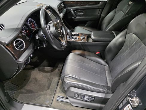 Used 2019 Bentley Bentayga image 6