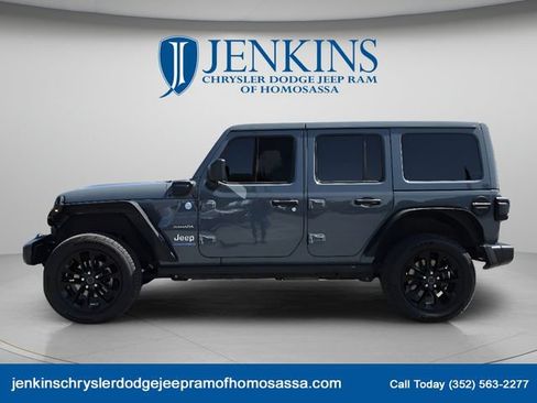 Used 2024 Jeep Wrangler Unlimited Sahara AWD/4WD image 8
