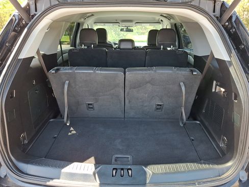 Used 2020 Ford Explorer XLT w/ Equipment Group 202A image 28