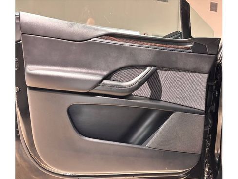 Used 2025 Tesla Model X image 17