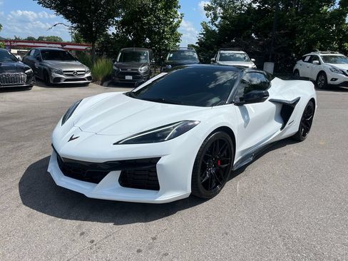Used 2024 Chevrolet Corvette Z06 RWD image 3