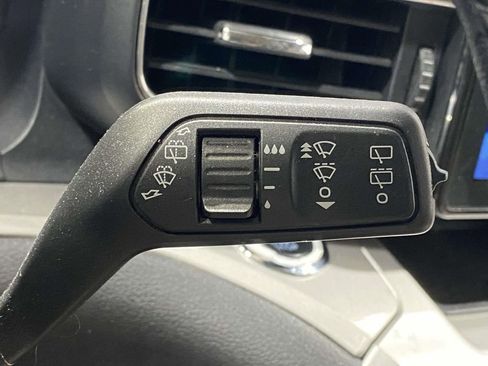 Used 2022 Ford Explorer XLT w/ Equipment Group 202A AWD/4WD image 26