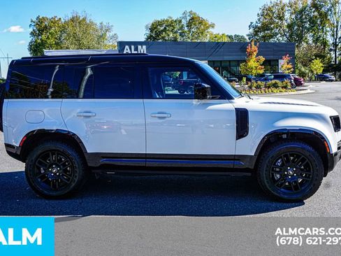 Used 2023 Land Rover Defender 110 X-Dynamic SE image 8