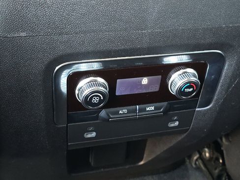 Used 2024 GMC Yukon SLT image 42