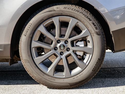 Certified 2025 Land Rover Range Rover Sport SE image 8