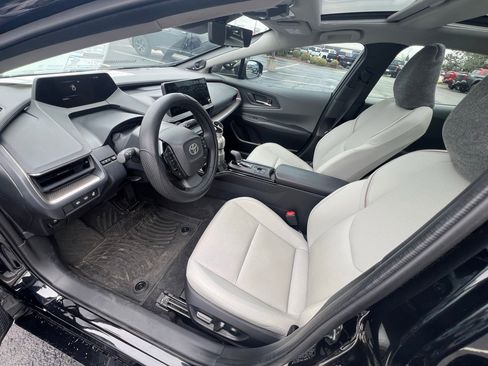 Used 2024 Toyota Prius Limited w/ Limited Premium Package image 10