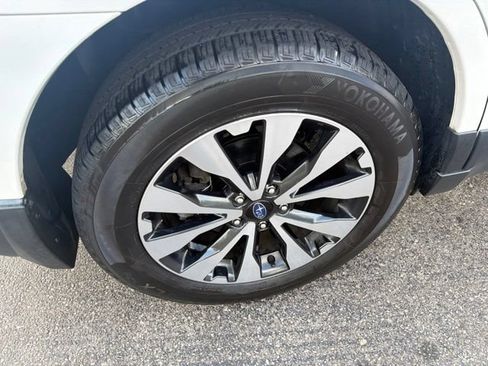 Used 2017 Subaru Outback 2.5i Limited AWD/4WD image 40
