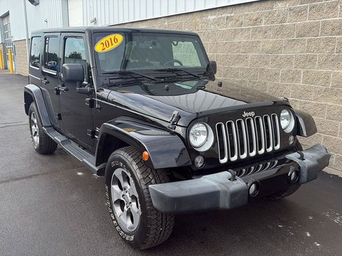 Used 2016 Jeep Wrangler Unlimited Sahara AWD/4WD image 2