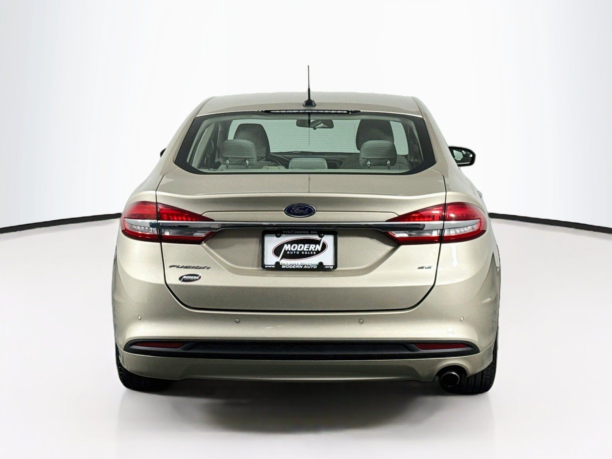 Used 2018 Ford Fusion SE FWD image 14