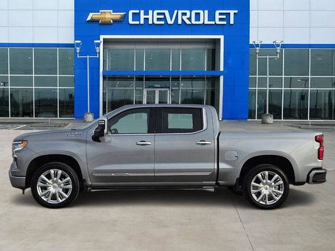 Used 2025 Chevrolet Silverado 1500 High Country w/ High Country Premium Package image 3