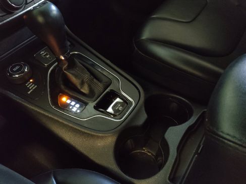 Used 2021 Jeep Cherokee Latitude Plus AWD/4WD image 26