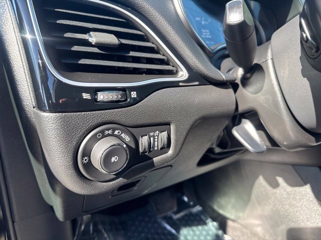 Used 2019 Jeep Cherokee Latitude Plus FWD image 19
