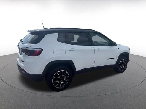 Used 2025 Jeep Compass Trailhawk AWD/4WD image 15