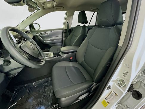 Used 2025 Toyota RAV4 LE image 27