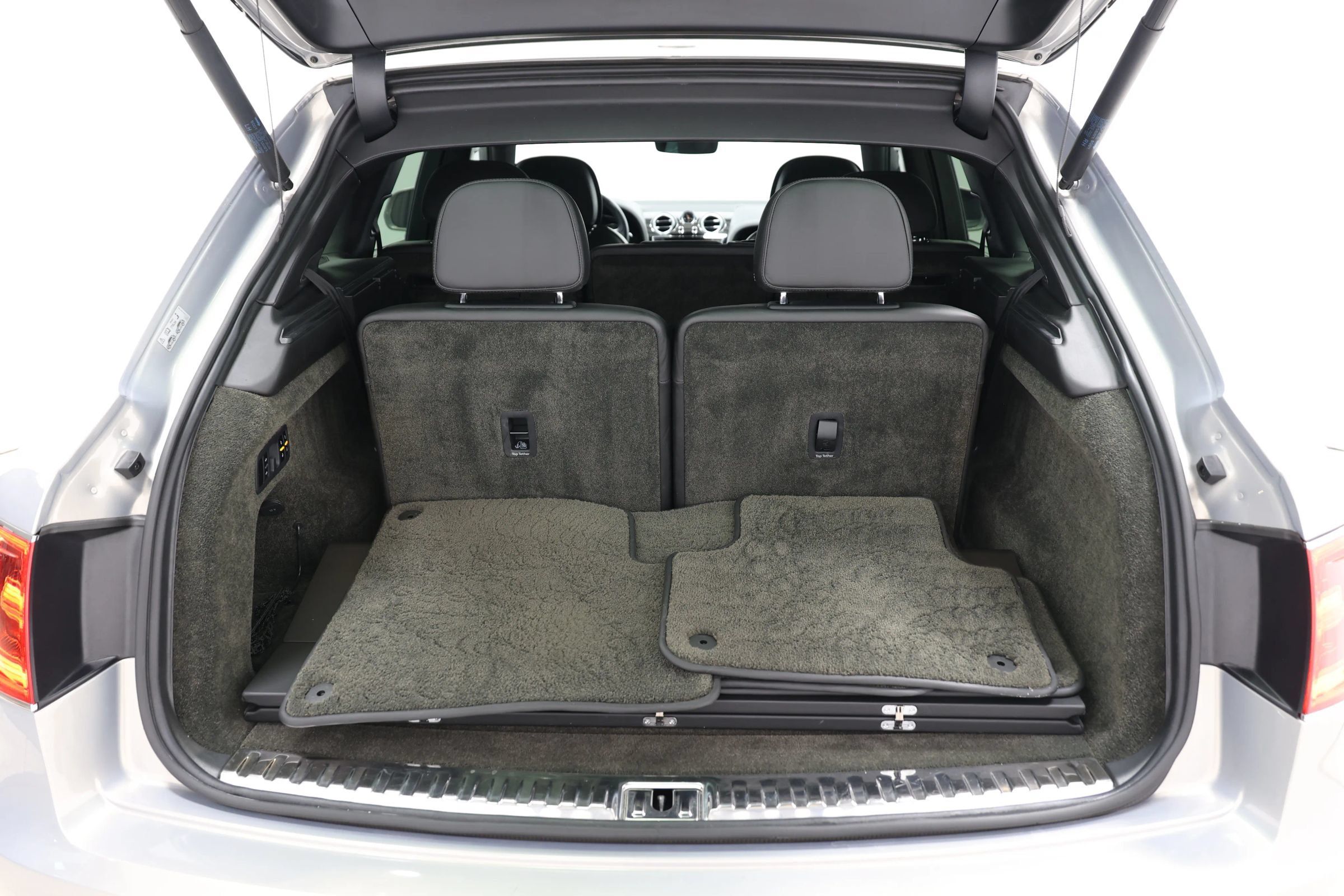 Used 2018 Bentley Bentayga Onyx Edition AWD/4WD image 76