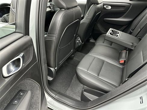 Certified 2025 Volvo XC40 B5 Core image 23