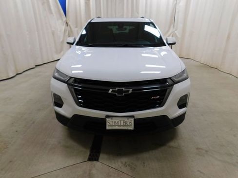 Used 2023 Chevrolet Traverse RS image 2